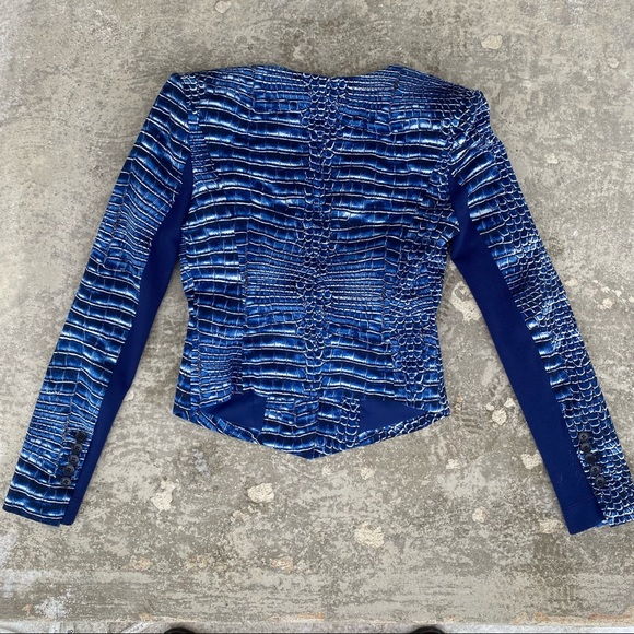 BCBG Blue Croc Printed Fitted Blazer - Picture 4 of 9